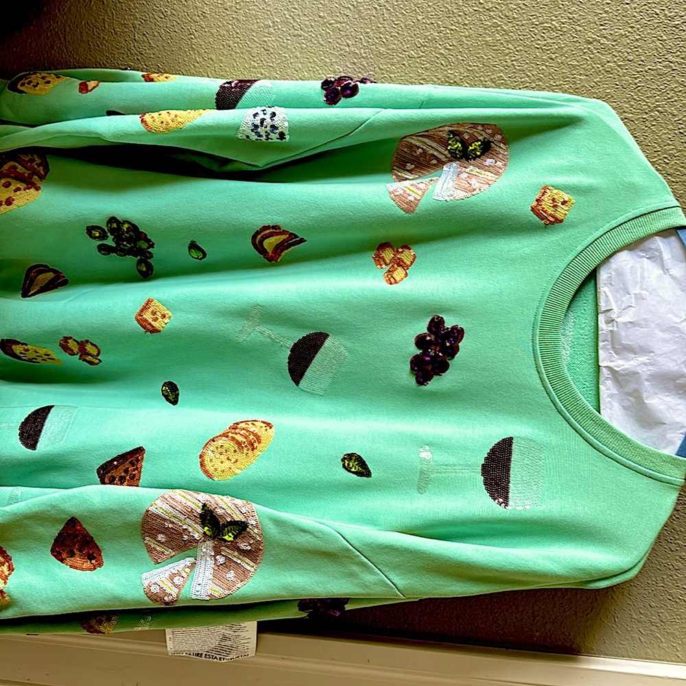 Queen of Sparkle wine and Cheese Sweatshirt perfect condition.
